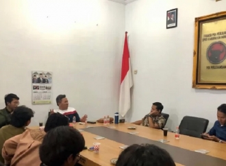 Legislator PDI Perjuangan Indramayu Buka Posko Pengaduan Ijazah yang Ditahan