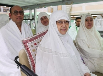 Megawati Umroh, Miqat di Masjid Tan'im Bareng Puan dan Pratama