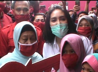 Rieke Resmikan Bedah Rumah Nenek Nemah di Kab Bekasi