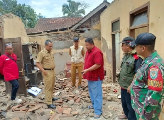 Yudha Puja Kunjungi Korban Rumah Roboh, Warga Kampung Sindanghayu Desa Pasanggrahan Garut 