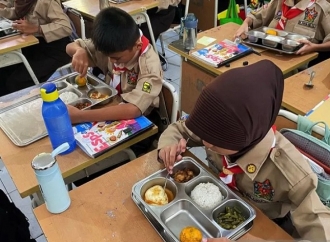 Pramono-Rano Jalankan Program MBG dan Uji Coba Sekolah Swasta Gratis