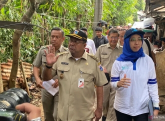 Bang Doel Perdana Pemerintahan Langsung ke Lokasi Banjir Kali Krukut