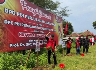 PDI Perjuangan Jatim Gelar Aksi Penghijauan di Kawasan Wisata Paralayang Bukit Waung, Kabupaten Malang   