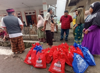 Yudha Salurkan Bantuan ke Korban Tanah Longsor di Kampung Teureup