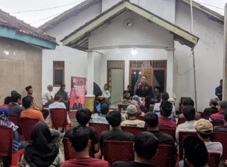 Edy Irianto Mendengarkan Aspirasi Masyarakat di Lingkungan Kaong, Cipocokjaya Mengenai Sampah dan BPJS Kesehatan