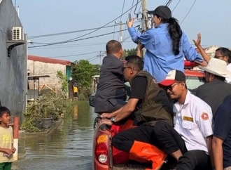 Rieke Diah Pitaloka: Banjir Nggak Bisa Diredam Pake Sembako!