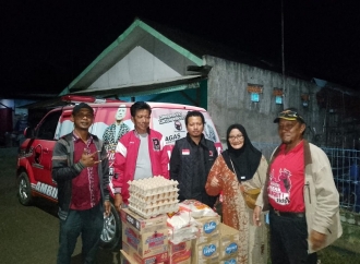 DPRD Karawang Fernando Doklas Berikan Bantuan Untuk Korban Banjir Karawang