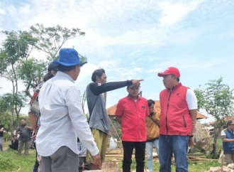 Banteng Kabupaten Indramayu Saluran Bantuan ke Korban Bencana Angin Puting Beliung