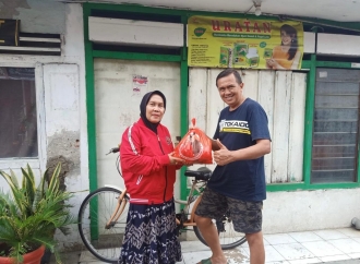 Di Bulan Ramadhan, Banteng Surabaya Bagikan Paket Sembako PDI Perjuangan Jatim bagi Wong Cilik