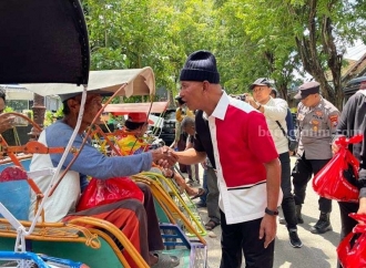 Said Abdullah Salurkan Zakat Mal ke Ribuan Tukang Becak, Tak Terkait Politik