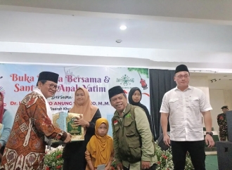 Pramono Santuni 1.500 Yatim-Piatu di Masjid Raya KH Hasyim Asy'ari