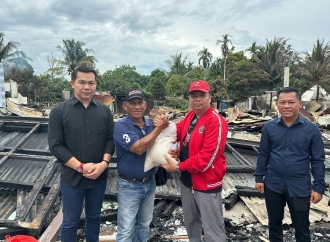 Lasarus Bakal Bangun Rumah Baru untuk Korban Kebakaran Rumah Betang Kekurak