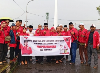 PAC PDI Perjuangan Kecamatan Mulyorejo Bagikan Takjil dan Santuni Anak Yatim Piatu