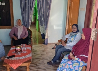 Sadarestuwati Lunasi Tagihan Listrik Rp 12,7 Juta Warga Miskin di Jombang