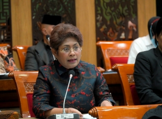 Mercy Chriesty Barends Kunjungan ke Negeri Masihulan