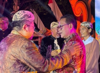 Rokhmin Dahuri Terima Penghargaan Seni Budaya Nusantara di 33 Tahun Sekar Pandan Art Festival 