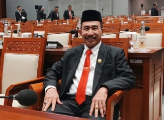 Haryanto Serahkan Bantuan Souvenir ke Jamaah Haji Agar Lebih Mudah Mengenali Satu Sama Lain