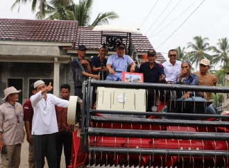 Buktikan Komitmen, Parosil Bantu Alat Pertanian ke Kelompok Tani di BNS