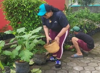 Endah Subekti Ajak Warga Manfaatkan Halaman Rumah Jadi Lahan Produktif