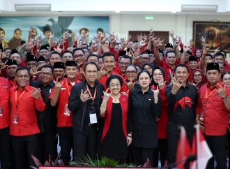 Megawati bersama Kepala Daerah PDI Perjuangan Kompak Pekik Merdeka dan Salam Tiga Jari