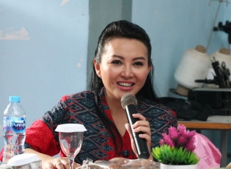 Karolin Imbau Para Petani Mulai Biasakan Gunakan Pupuk Organik