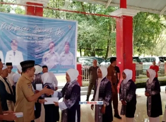 Resmi, Joune Ganda Lepas 31 Calon Jamaah Haji dan Serahkan Tali Kasih