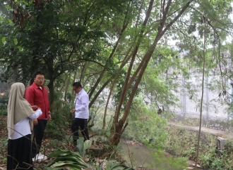 Abraham Garuda Desak Perbaikan Terhadap Pagar yang Roboh di Belakang SDN Medang 1
