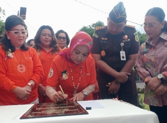 Vanda Sarundajang Hadiri Peresmian Dua Gapura Sekolah Program Bakti Sosial PPTM