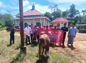Deddy Sitorus Safari Penyerahan Hewan Kurban Berakhir di Masjid Baiturahim KTT