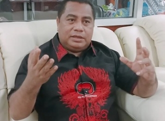 Benhur Watubun: Warga Maluku Bawa Bendera PDI Perjuangan Rayakan Kemenangan Timnas Atas Tiongkok