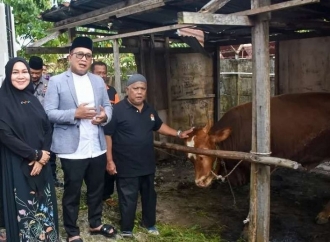 Bupati Kubu Raya Sujiwo dan Keluarga Berkurban Lima Ekor Sapi