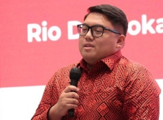 Rio Dondokambey Salurkan Delapan Ekor Sapi Kurban