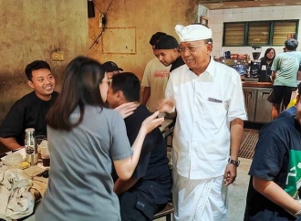 Koster Traktir Seribuan Cangkir Kopi Untuk Seluruh Pengunjung di Hari Kasih Sayang Bali