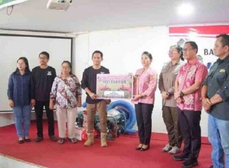 Karolin Serahkan Bantuan Alsintan dan Benih Jagung Kepada Brigade Pangan dan Kelompok Tani