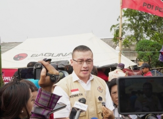 BAGUNA DPD PDI Perjuangan Jakarta Salurkan Bantuan ke Korban Kebakaran di Kapuk Muara