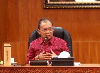 Gubernur Bali Wayan Koster Instruksikan Sikat Habis Tas Kresek di Pasar Tradisional