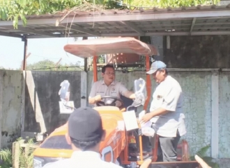 Sonny T Danaparamita Komitmen Terus Majukan Petani dan Peternak Bondowoso: Alsintan Akan Kita Tambah