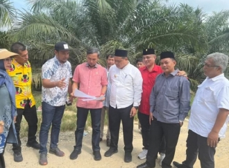 Edi Purwanto Tinjau Jalan Rusak Parah yang Telah Lama Dikeluhkan Warga, di Kuamang Kuning