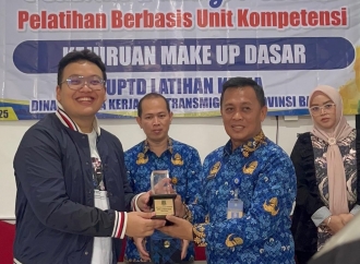 Abraham & Disnakertrans Banten Gelar Pelatihan Berbasis Unit Kompetensi Kejuruan Make Up Dasar Kecantikan