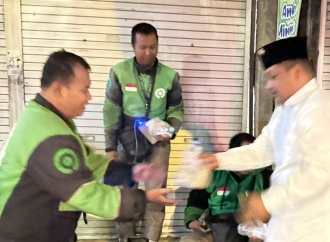 Kader PDI Perjuangan Surabaya selamatan Nasi Kuning, Doakan Sekjen Hasto Divonis Bebas