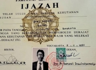 Soal Isu Ijazah Jokowi Dicetak di Pasar Pramuka, Ferdinand: Selesai Kuliah Atau Tidak?