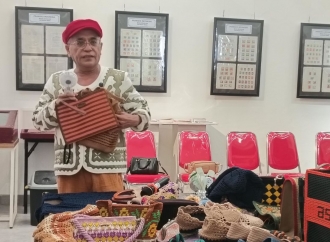 Samuel Wattimena Kurasi Berbagai Produk Karya Napi Lapas Perempuan Semarang