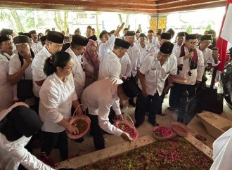 2.000 Kader Banteng Jateng Ziarah ke Makam Bung Karno di Blitar