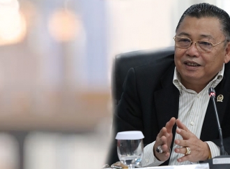 Cornelis Beri Perhatian Khusus Akan 700 Desa di Kalimantan Barat yang Belum Teraliri Listrik