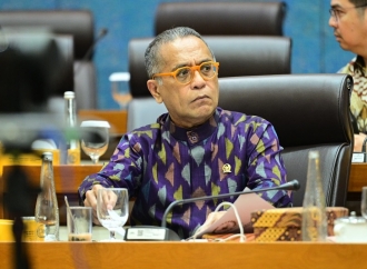 Samuel Wattimena Cecar Menpar Terkait Pengawasan di Gunung Rinjani