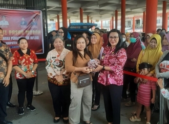 Karolin Gelar Operasi Pasar Murah Beberapa Komoditas Pangan di Terminal Bus Ngabang