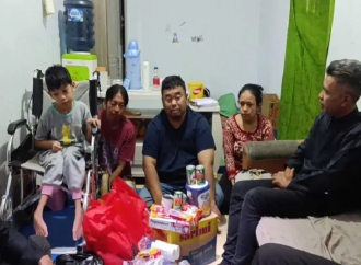 Yudha Puja Serahkan Bantuan Sembako dan Santunan Uang Tunai Bagi Anak Disabilitas 