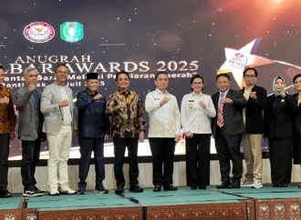 Karolin Apresiasi Radio Pemda Landak Raih 4 Penghargaan di KPID 'Award'