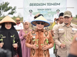 Kendalikan Inflasi, Sujiwo Gelar Gerakan Tanam Cabai di Lahan Kelompok Tani Karangkates