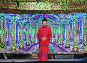 Rahman Gelar Hiburan Rakyat di Desa Larangan Perreng